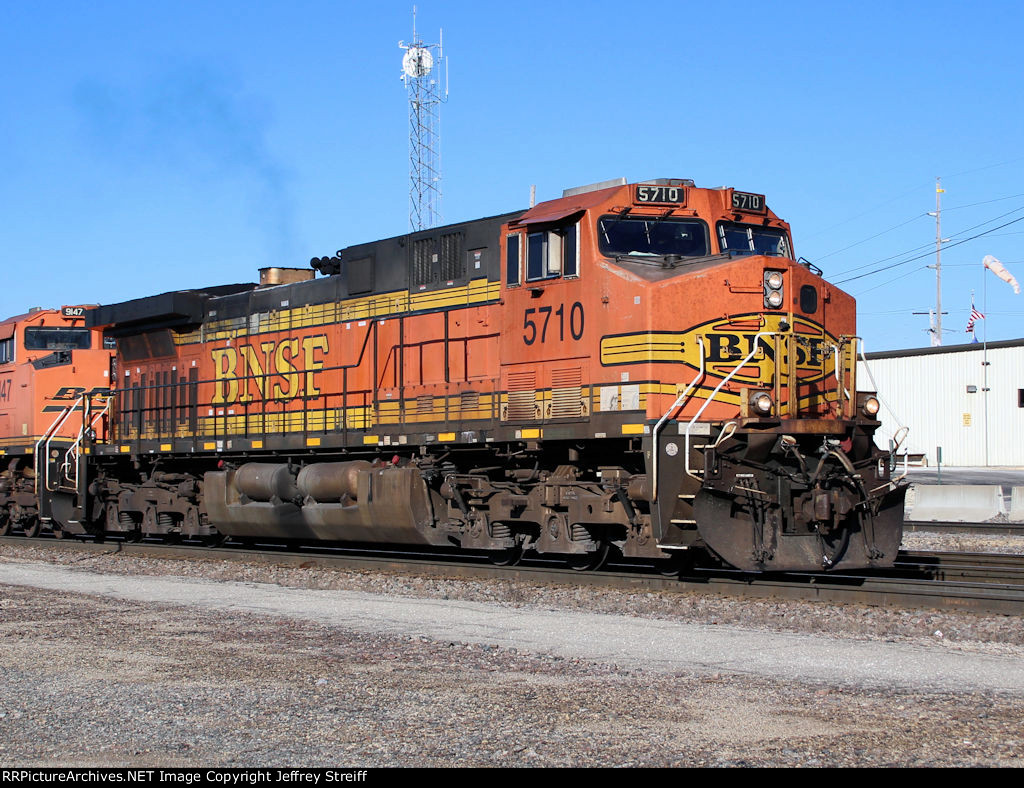 BNSF 5710